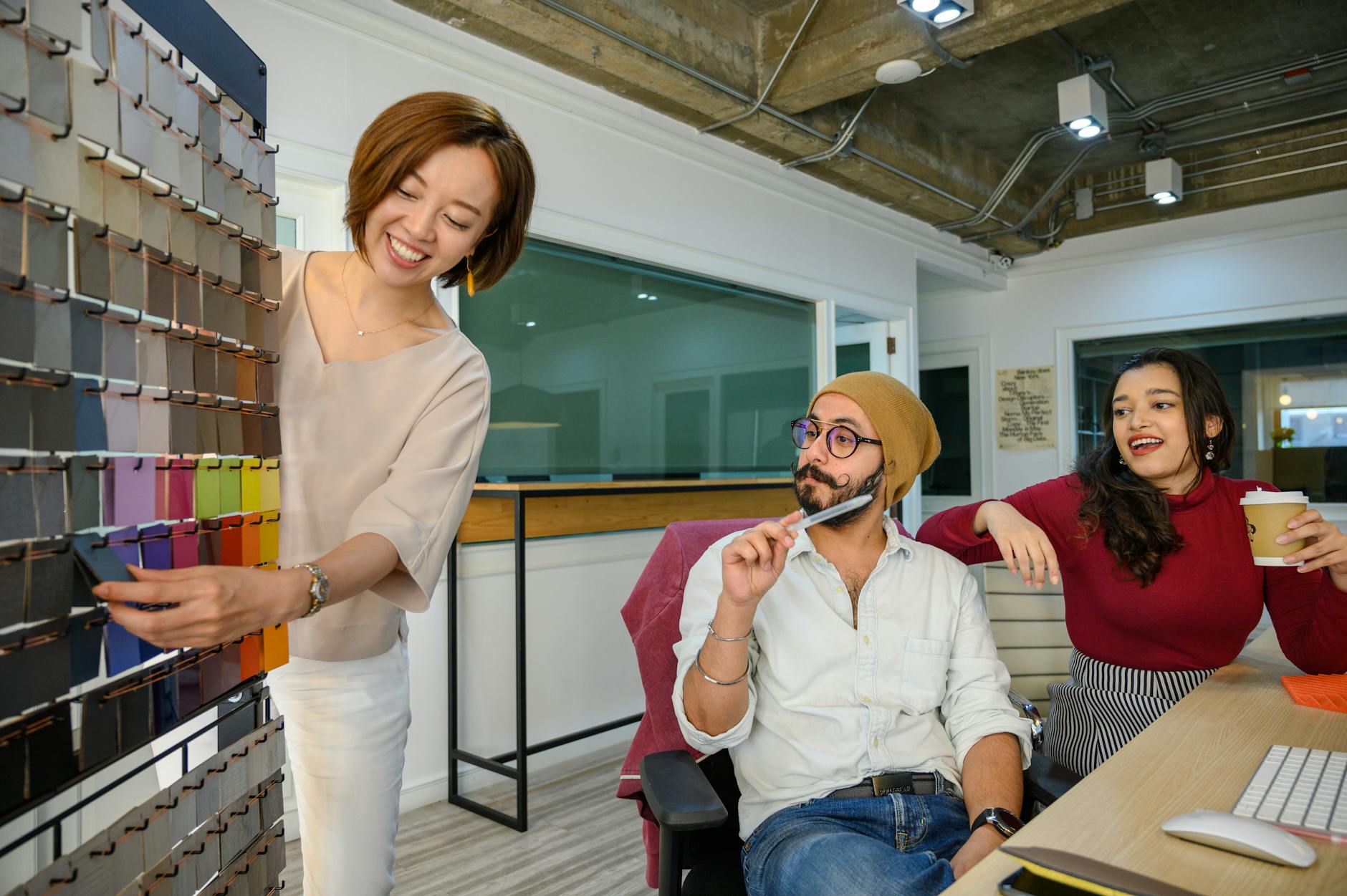 team brainstorming with relaxed atmosphere