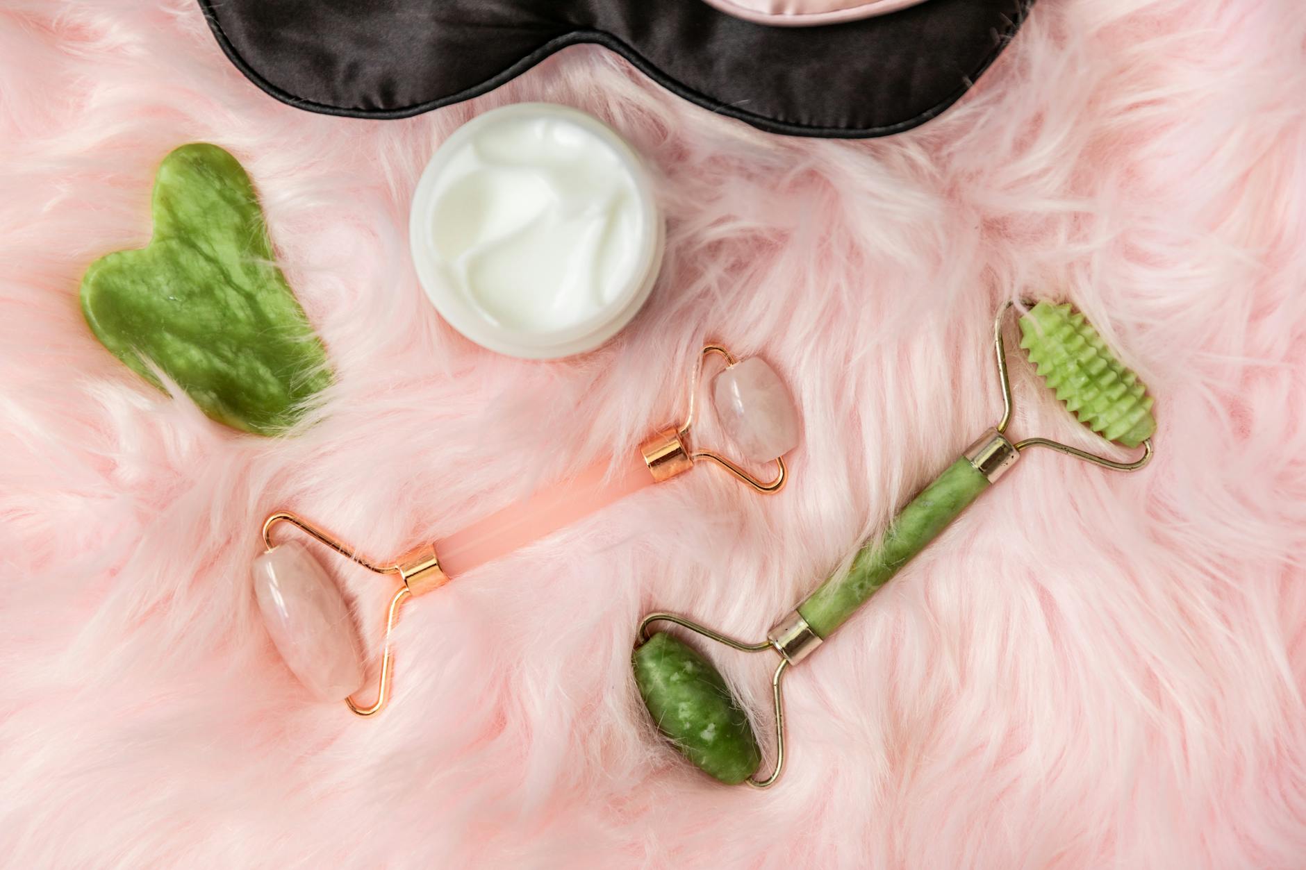 jade roller and gua sha tool set