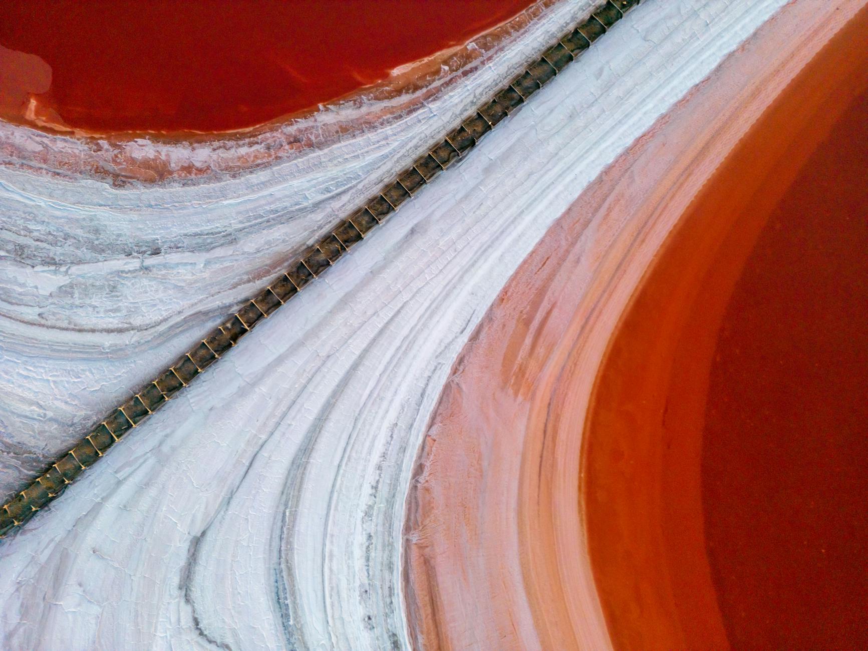 Lake Hillier, Australia, pink salt lake surrounded by forest