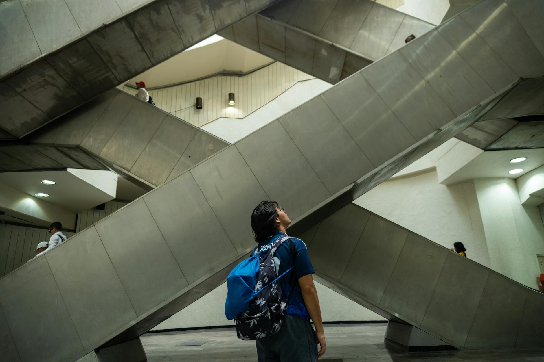 solo traveler exploring a city