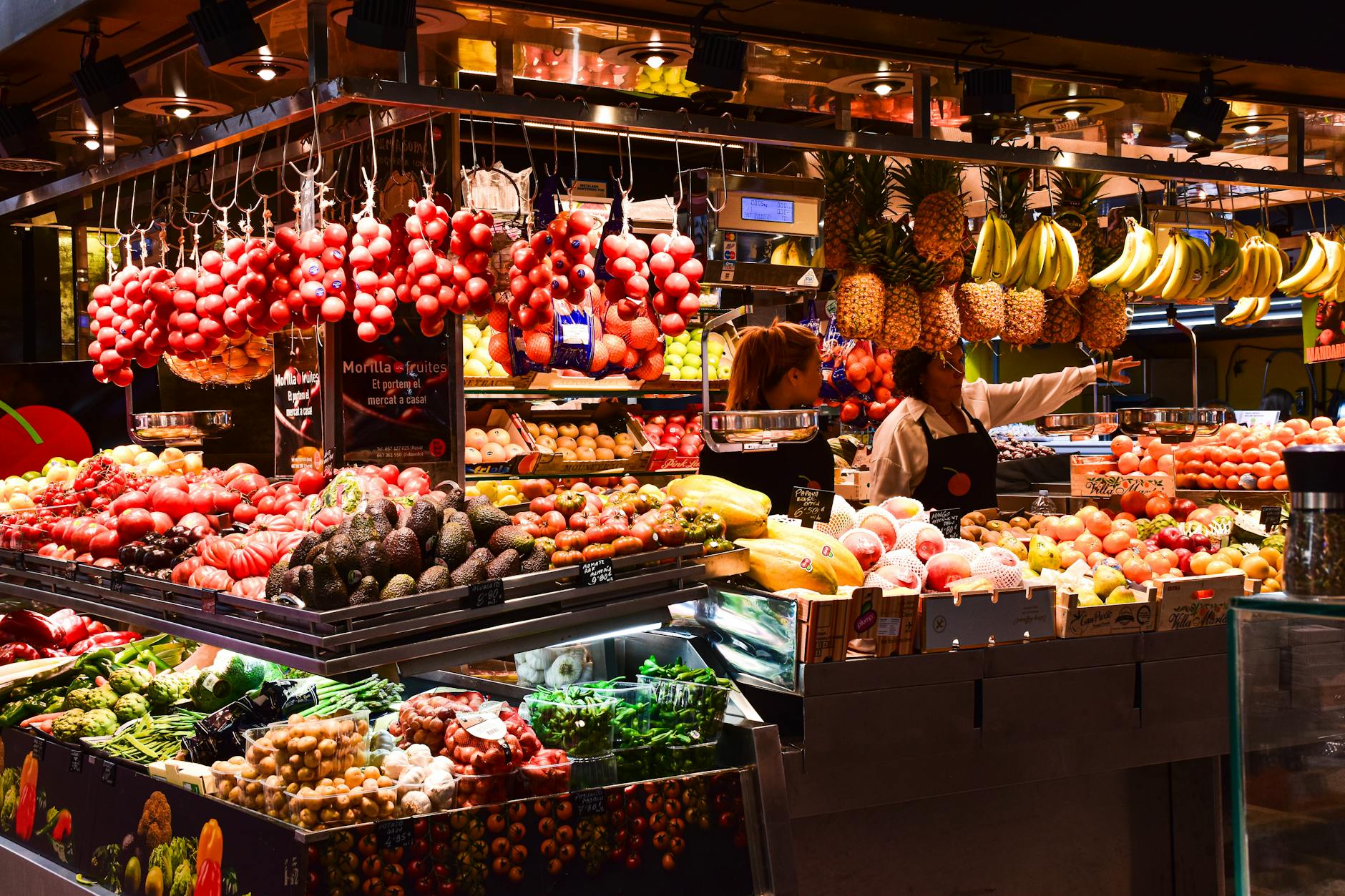 locals enjoying tapas in La Boqueria
