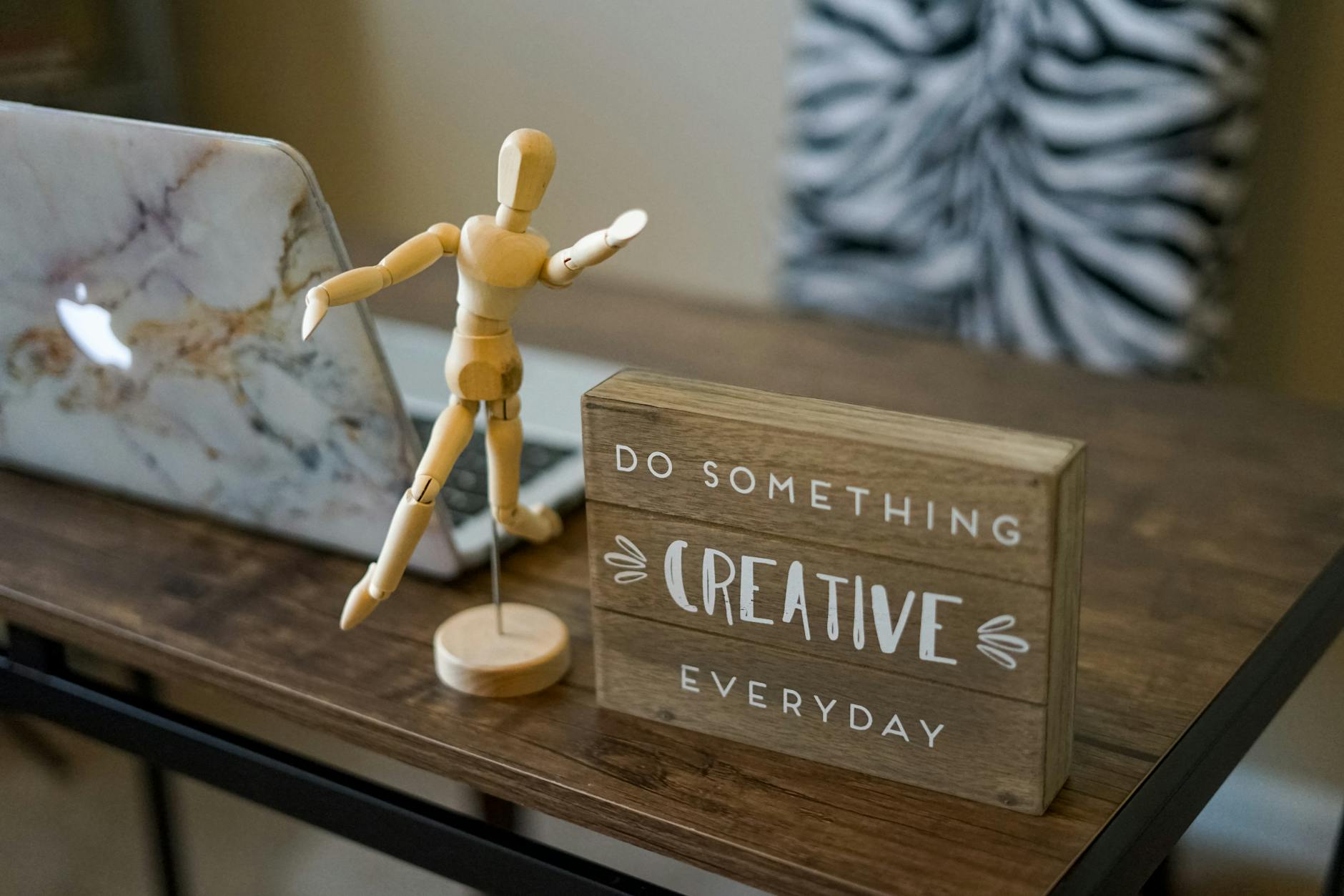 motivating home office decor