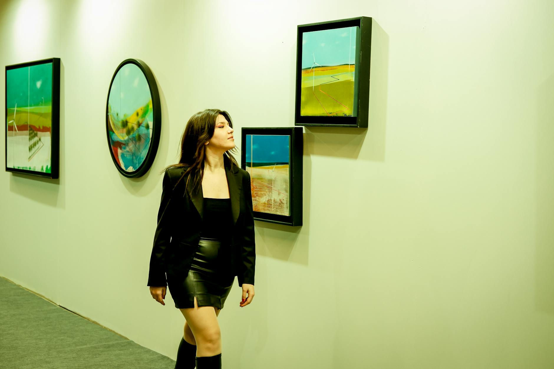 outfit details for art gallery visit